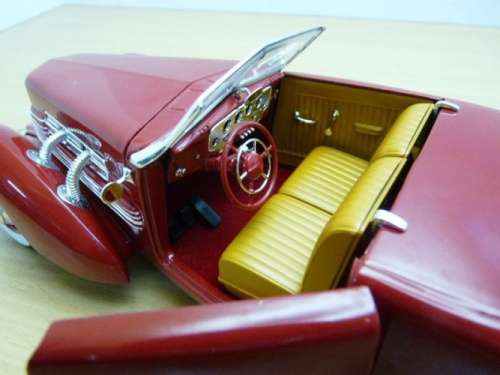 Cord 812 Convertible 1937 red 1/18 ERTL NEW+boxed  #8966 instant wheels