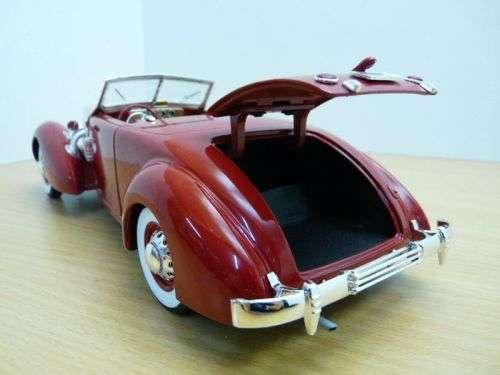 Cord 812 Convertible 1937 red 1/18 ERTL NEW+boxed  #8966 instant wheels
