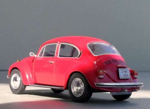 Volkswagen Beetle 1302 LS 1972 1/43 IXO NEWinBlister  #4185 instant wheels