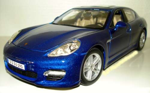 Porsche Panamera Turbo 2009 blue-met 1/18 Maisto NEW+boxed  #8952 instant wheels