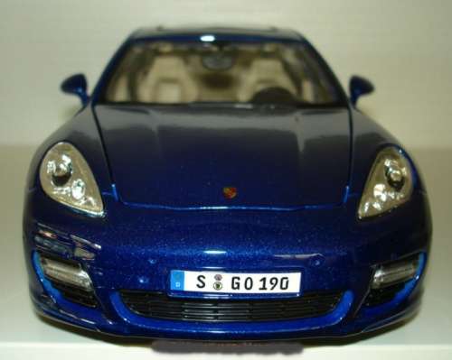 Porsche Panamera Turbo 2009 blue-met 1/18 Maisto NEW+boxed  #8952 instant wheels