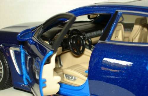 Porsche Panamera Turbo 2009 blue-met 1/18 Maisto NEW+boxed  #8952 instant wheels