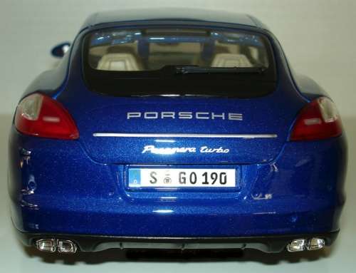 Porsche Panamera Turbo 2009 blue-met 1/18 Maisto NEW+boxed  #8952 instant wheels