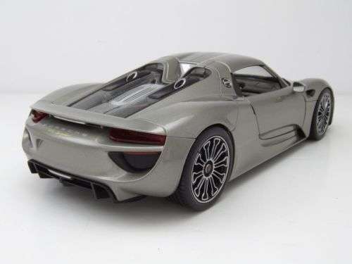 Porsche 918 Spyder (closed) 2015 silver 1/24 Welly NEW+boxed  #2147 instant wheels