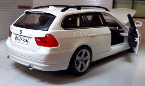 BMW 3 Touring StnWagon 2005 1/24 Bburago NEW+boxed  #2013 instant wheels