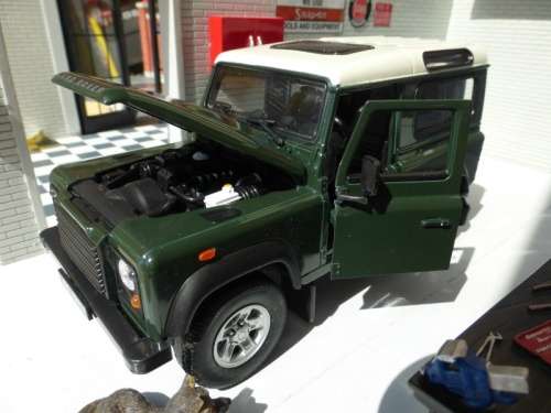 Land Rover Defender SWB 1992 green 1/24 Welly NEW+boxed #2016 instant wheels