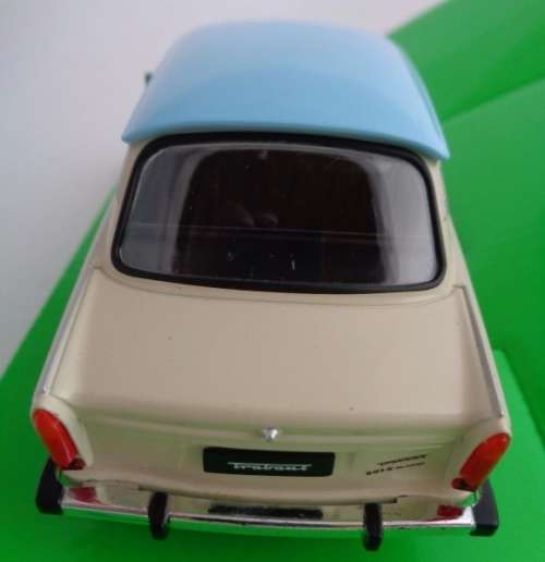 Trabant 601 1964 beige+light blue 1/24 Welly NEW+boxed  #2022 instant wheels