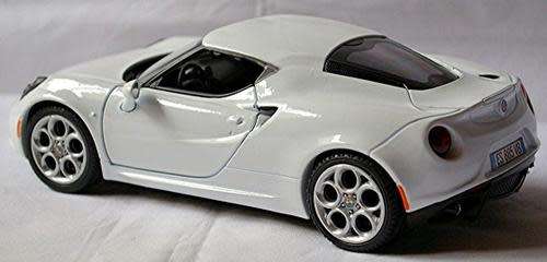 Alfa Romeo 4C 2014 white 1/24 Welly NEW+boxed  #2043 instant wheels