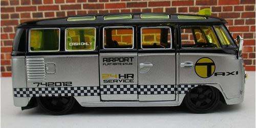 Volkswagen T1 Samba Bus musical Taxi 1/24 Maisto NEW+boxed  #2051 instant wheels