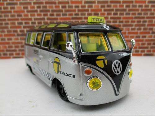 Volkswagen T1 Samba Bus musical Taxi 1/24 Maisto NEW+boxed  #2051 instant wheels