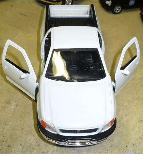 Ford F-150 Stepside 4x4 pick up 1998 1/24 Welly NEW+boxed  #2064 instant wheels