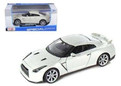 Nissan GT-R  coupe 2009 white-met 1:24 Maisto NEW+boxed  #2094 instant wheels