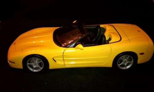 Chevrolet Corvette C5 convertible 1997 yellow 1/24 Bburago NEW+boxed  #2096 instant wheels