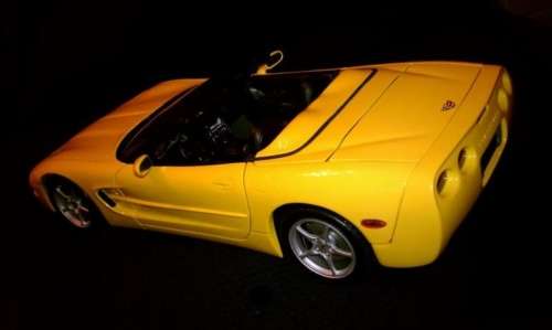 Chevrolet Corvette C5 convertible 1997 yellow 1/24 Bburago NEW+boxed  #2096 instant wheels