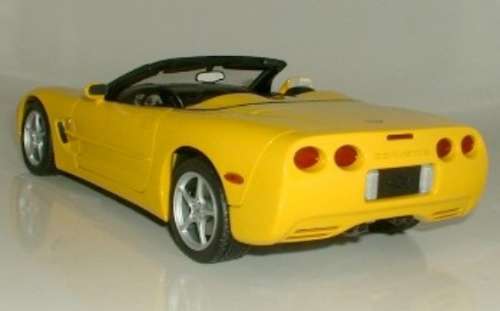 Chevrolet Corvette C5 convertible 1997 yellow 1/24 Bburago NEW+boxed  #2096 instant wheels