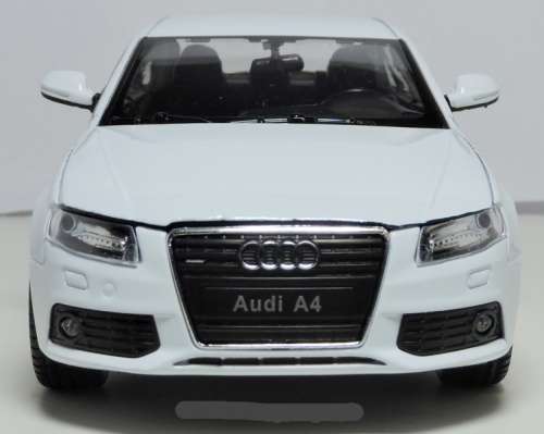 Audi A4 2008 white 1/24 Welly NEW+boxed  #2097 instant wheels