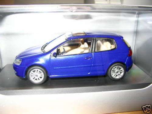 Volkswagen Golf 5, 3-door 2005 blue-met 1/43 Schuco NEW  #4058 instant wheels