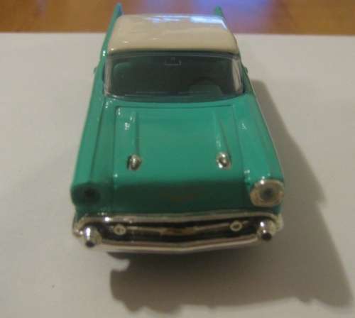 Chevrolet Bel Air 1957 green+white 1/43 RoadSignature NEW+boxed  #4064 instant wheels