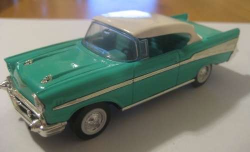 Chevrolet Bel Air 1957 green+white 1/43 RoadSignature NEW+boxed  #4064 instant wheels