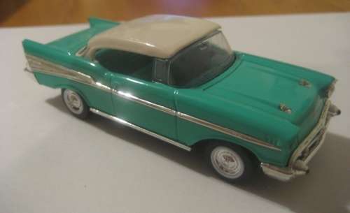 Chevrolet Bel Air 1957 green+white 1/43 RoadSignature NEW+boxed  #4064 instant wheels