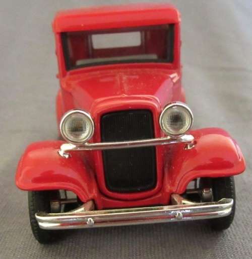 Ford Pick Up 1934 red 1/43 RoadSignature NEW+boxed    #5398 instant wheels
