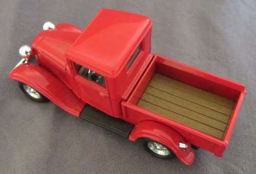 Ford Pick Up 1934 red 1/43 RoadSignature NEW+boxed    #5398 instant wheels
