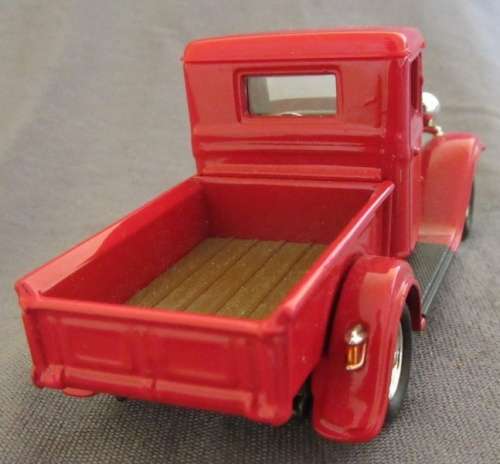 Ford Pick Up 1934 red 1/43 RoadSignature NEW+boxed    #5398 instant wheels