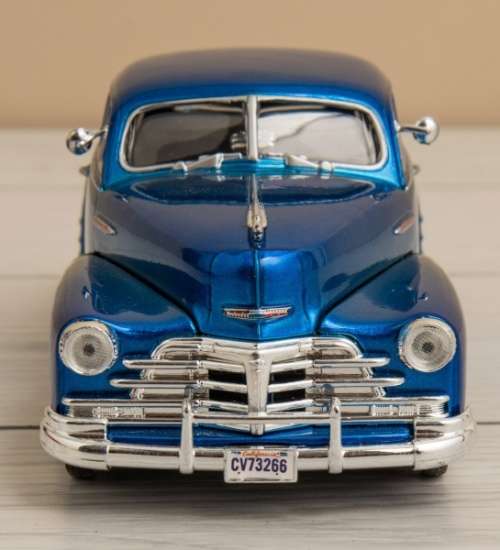 Chevrolet Aerosedan Fleetline 1948 blue 1/24 Motormax NEW+boxed  #2155 instant wheels