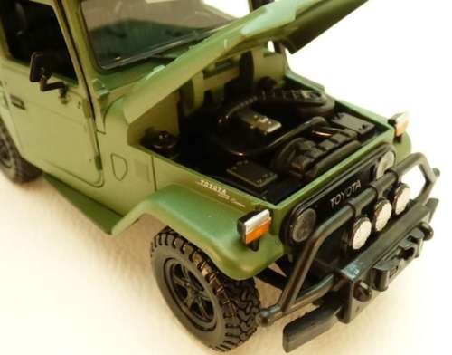 Toyota Land Cruiser FJ40 1976 matte-green 1/24 MotorMax NEW+boxed  #2159 instant wheels