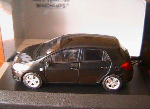 Toyota Yaris black 1/43 Minichamps NEW+boxed  #4663 instant wheels