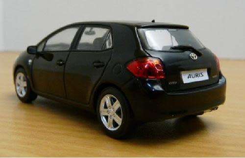 Toyota Yaris black 1/43 Minichamps NEW+boxed  #4663 instant wheels