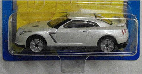 Nissan GT-R 2009 pearl white 1/43 Bburago NEW+boxed #4743 instant wheels