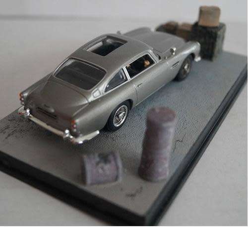 Aston Martin DB5 J.Bond 007 Goldfinger 1/43 IXO NEW+boxed #4640 instant wheels