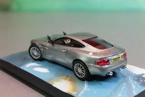 Aston Martin V12 Vanquish JBond-007 1/43 IXO NEW+boxed  #4703 instant wheels
