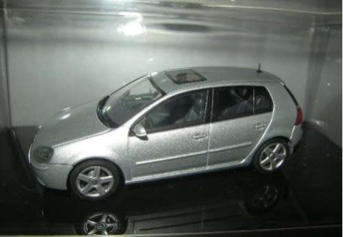 Volkswagen Golf 5 5-door 2005 silver 1/43 AUTOart NEW+boxed  #4962 instant wheels