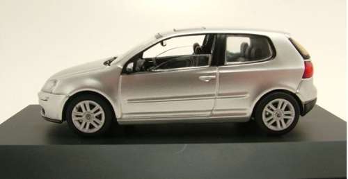 Volkswagen Golf 5 2003 3-doors silver 1/43 Schuco NEW+boxed  #4989 instant wheels