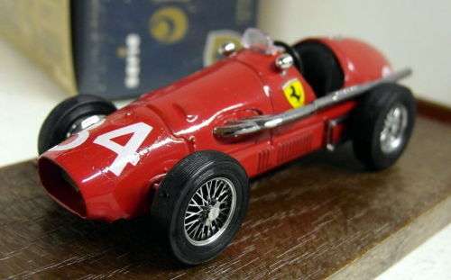 Ferrari 500 F2 1951-1953 red 1/43 Brumm NEW+showcased #4412 instant wheels