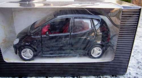 Mercedes-Benz A 140 1995 black-met 1/32 MaistoPremium NEW+boxed  #3207 instant wheels