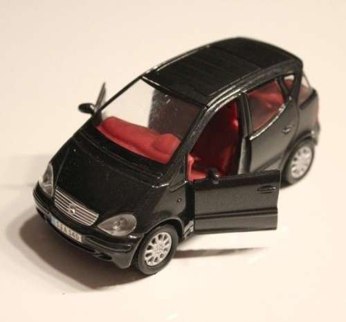 Mercedes-Benz A 140 1995 black-met 1/32 MaistoPremium NEW+boxed  #3207 instant wheels