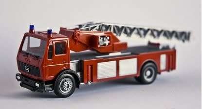 Mercedes Fire Engine + swivel-ladder 1/87 Herpa NEW+boxed  #9334 instant wheels