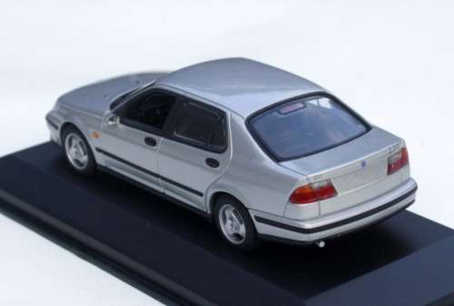 Saab 9-5 `01 lt.blu-met 1/43 Minichamps NEW+showcased  #4459 instant wheels