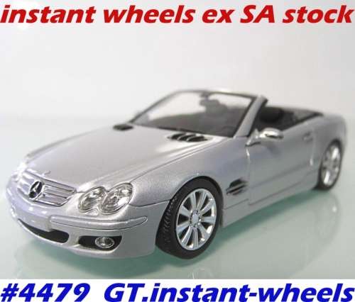 Mercedes-Benz SL-class A217 2017 silver Minichamps NEW+showcased FREE Delivery #4479 instant wheels