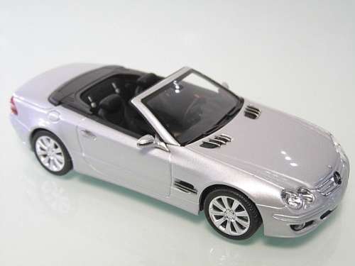 Mercedes-Benz SL-class A217 2017 silver Minichamps NEW+showcased FREE Delivery #4479 instant wheels