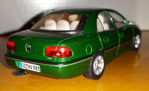 Opel Omega B 1994 green 1/43 IXO NEW+showcased  #4517 instant wheels