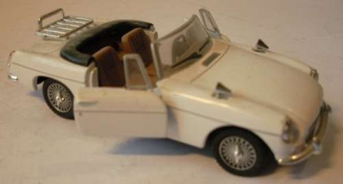 MG.B Roadster open white 1/43 Hongwell NEW+showcased FREE delivery #4532 instant wheels