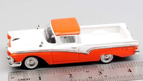 Ford Ranchero 1957 red/white 1/43 RoadSignature NEW+boxed  #5007 instant wheels