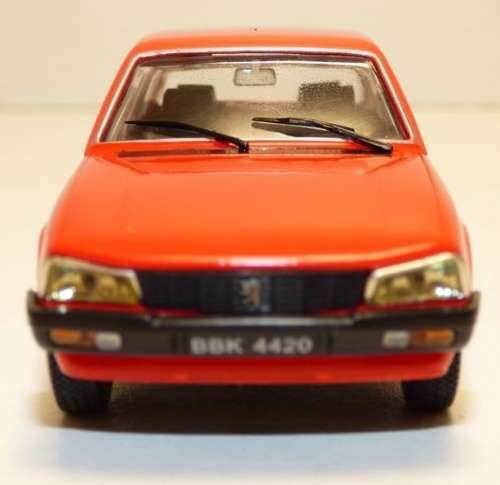Peugeot 505 1984 red 1/43 IXO NEWinBlister #4585 instant wheels