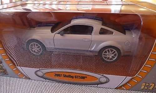 Shelby (Ford) GT 500 2007 silver w. blue stripe 1/24 RoadSignature NEW+boxed  #2188 instant wheels
