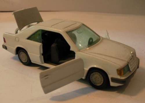 Mercedes-Benz 300 CE 1989 white 1/43 GAMA NEW+showcased  #5080 instant wheels