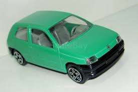 Renault Clio  green-met 1/43 Bburago NEW+showcased  #5090 instant wheels